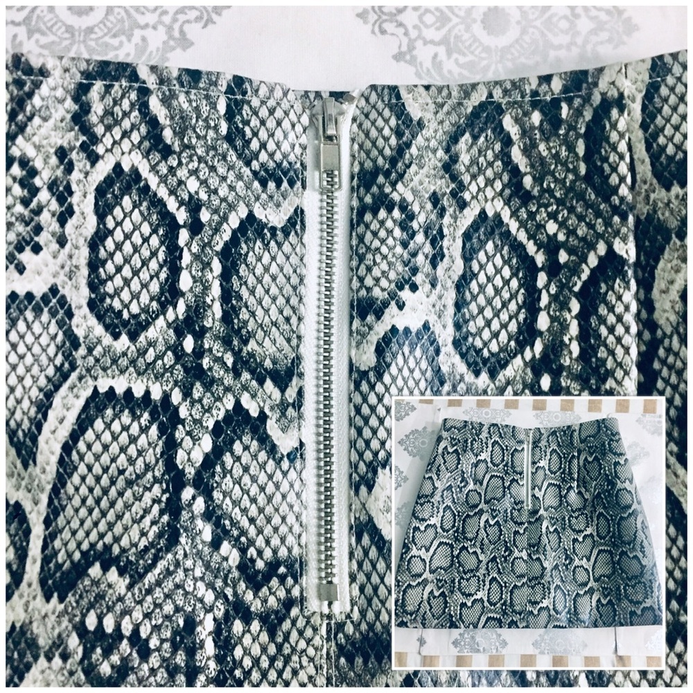 🐉5/$25 Olivaceous NWOT Faux Snakeskin Skirt🐉